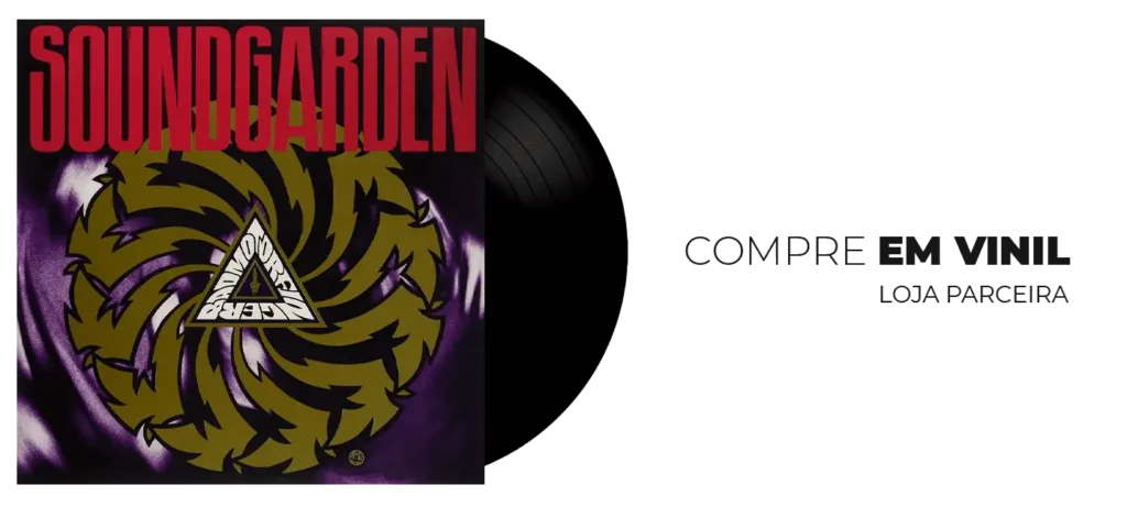 O álbum Badmotorfinger, lançado em 1991 pela banda Soundgarden, é considerado um dos discos mais pesados, técnicos e influentes da era grunge. 

Misturando elementos de heavy metal, hard rock e rock alternativo, o álbum ajudou a consolidar o Soundgarden como uma das bandas mais importantes da cena de Seattle ao lado de Nirvana, Pearl Jam e Alice in Chains. 

Com vocais marcantes de Chris Cornell e riffs complexos de Kim Thayil, o disco trouxe clássicos como Rusty Cage, Outshined e Jesus Christ Pose.

A tracklist completa do álbum Badmotorfinger inclui as seguintes músicas:

1. Rusty Cage
2. Outshined
3. Slaves & Bulldozers
4. Jesus Christ Pose
5. Face Pollution
6. Somewhere
7. Searching With My Good Eye Closed
8. Room a Thousand Years Wide
9. Mind Riot
10. Drawing Flies
11. Holy Water
12. New Damage  ([On A&M Records][2])

O álbum recebeu enorme reconhecimento da crítica por sua sonoridade pesada e experimental, além das mudanças de tempo e afinações incomuns que se tornaram marcas registradas do Soundgarden. 

Badmotorfinger também ajudou a levar o grunge para o mainstream graças à forte rotação dos clipes na MTV durante o início dos anos 90.

Muitos fãs consideram Badmotorfinger um dos trabalhos mais agressivos e criativos do Soundgarden, principalmente pelas músicas Slaves & Bulldozers, Searching With My Good Eye Closed e Room a Thousand Years Wide, que mostram o lado mais experimental da banda. 

Em discussões recentes entre fãs no Reddit, o álbum continua sendo frequentemente citado como um dos melhores discos de metal e grunge dos anos 90.

Palavras-chave SEO:

 Soundgarden Badmotorfinger
 músicas do Badmotorfinger
 álbum Badmotorfinger Soundgarden
 grunge anos 90
 Chris Cornell Soundgarden