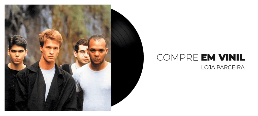 O álbum Que País É Este 1978/1987, lançado em 1987 pela Legião Urbana, é um dos discos mais importantes da história do rock brasileiro. 

O trabalho reúne músicas compostas em diferentes fases da carreira de Renato Russo, incluindo canções escritas ainda na época do Aborto Elétrico. Com letras críticas, reflexivas e politizadas, o álbum trouxe alguns dos maiores clássicos da banda, como Que País É Este, Eu Sei e Faroeste Caboclo.

A tracklist completa do álbum Que País É Este 1978/1987 inclui as seguintes músicas:

1. Que País É Este
2. Conexão Amazônica
3. Tédio (Com um T Bem Grande pra Você)
4. Depois do Começo
5. Eu Sei
6. Faroeste Caboclo
7. Angra dos Reis
8. Mais do Mesmo
9. A Canção do Senhor da Guerra  (faixa bônus em algumas edições)

Entre todas as músicas do disco, Faroeste Caboclo se destaca por sua narrativa épica de mais de nove minutos sem refrão, contando a história de João de Santo Cristo. Já a faixa-título, Que País É Este, tornou-se um dos maiores hinos de protesto do rock nacional, permanecendo atual e relevante décadas após seu lançamento.

O álbum vendeu milhões de cópias e ajudou a consolidar a Legião Urbana como uma das bandas mais influentes da música brasileira. 

Até hoje, canções como Que País É Este, Eu Sei, Angra dos Reis e Faroeste Caboclo figuram entre as mais conhecidas e celebradas pelos fãs.